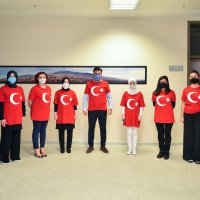 Büyükşehir Belediyesi ay yıldıza büründü 