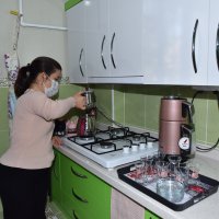 Mutlulukları boylarından büyük  