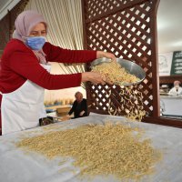 Büyükşehir’in yardımlarına anne eli değdi 