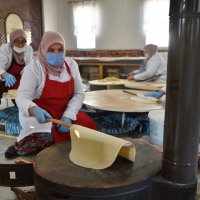 Büyükşehir’in yardımlarına anne eli değdi 