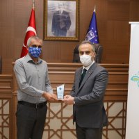 Gönüllü iç denetçilere plaket  