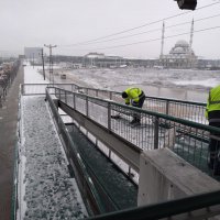 Alt ve üst geçitlere ’buzlanma’ müdahalesi 