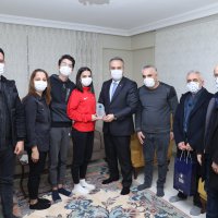 Başkan ‘Milli’lere moral turunda 