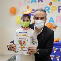 Ana Kucağı’nda karne coşkusu  