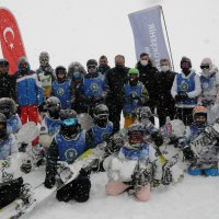Çocukların kayak ve snowboard heyecanı 