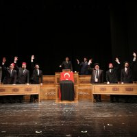 Perde İstiklal Marşı için açıldı 