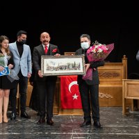 Perde İstiklal Marşı için açıldı 