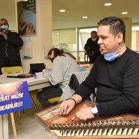 Kütüphanede müzik ziyafeti 