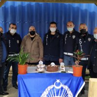 Zabıtadan polise pastalı kutlama 
