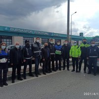 Zabıtadan polise pastalı kutlama 