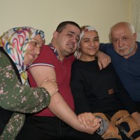Genç kız evde bakım hizmetiyle yeniden yürümeye başladı 