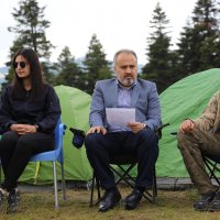Başkan Aktaş, ateş başında gençlerle sohbet etti 
