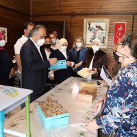 Kadınlar hem eskilere hem hayata renk kattı 