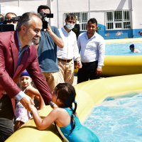 Tatil köyü değil, okul bahçesi  