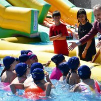 Tatil köyü değil, okul bahçesi  