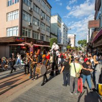 Bursa sokakları sanatla şenleniyor  