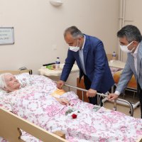 Huzurevi ve hastanede bayram 