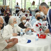 Huzurevi ve hastanede bayram 
