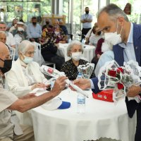 Huzurevi ve hastanede bayram 