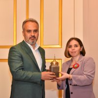 Azerbaycanlı öğrenciler Karabağ toprağına Bursa’da kavuştu 