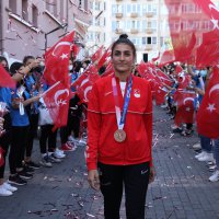 Olimpiyatlarda tarih yazan İlgün’e coşkulu karşılama 