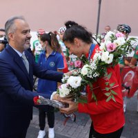 Olimpiyatlarda tarih yazan İlgün’e coşkulu karşılama 
