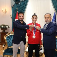 Olimpiyatlarda tarih yazan İlgün’e coşkulu karşılama 