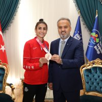 Olimpiyatlarda tarih yazan İlgün’e coşkulu karşılama 