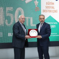 Öğrenciye de esnafa da tam destek 