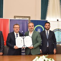 Büyükşehir tesisleri sporcu üniversitelilere ücretsiz 