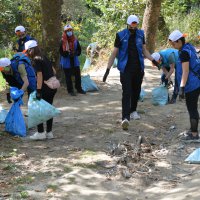 Daha temiz çevre için çöp topladılar 