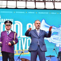 Bandolar Festivali çok sesli kortejle başladı 