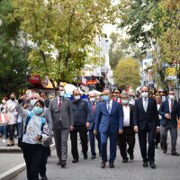 Bandolar Festivali çok sesli kortejle başladı 
