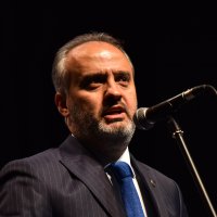 Muhtarlar Korosunun solisti Başkan oldu 