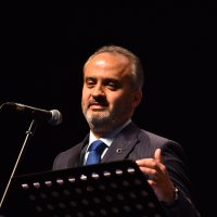 Muhtarlar Korosunun solisti Başkan oldu 