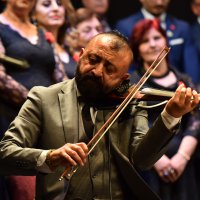 Muhtarlar Korosunun solisti Başkan oldu 