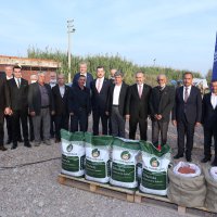 Büyükşehir’den selzede çiftçiye tohum desteği 