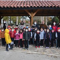 Çocuklar hayvanlara pasta hazırladı 
