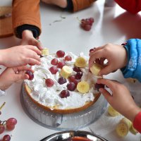 Çocuklar hayvanlara pasta hazırladı 