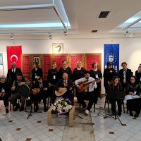 Atatürk türkü ve şiirlerle anıldı 