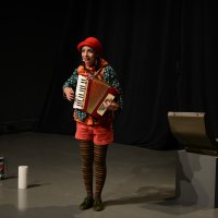Tiyatro şehrin dört yanında 