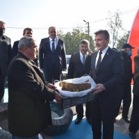 Çiftçiye damlalık sulama sistemi ve çilek fidesi desteği 