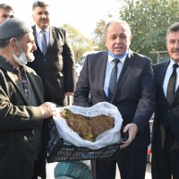 Çiftçiye damlalık sulama sistemi ve çilek fidesi desteği 