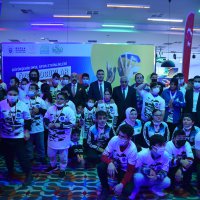 Özel çocuklar bowlingle eğlendi 