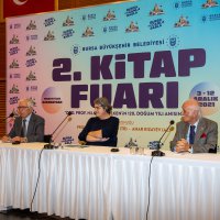 Ünlü yazarlar okurlarıyla buluşuyor 
