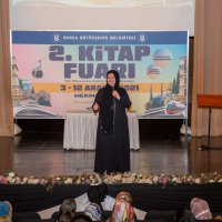 Ünlü yazarlar okurlarıyla buluşuyor 