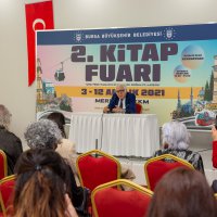 Ünlü yazarlar okurlarıyla buluşuyor 