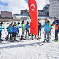 Öğrencilerin kayak heyecanı 