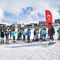 Öğrencilerin kayak heyecanı 