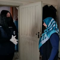 Bir metreyi bulan karlı yolları aşıp şifa dağıttılar 
